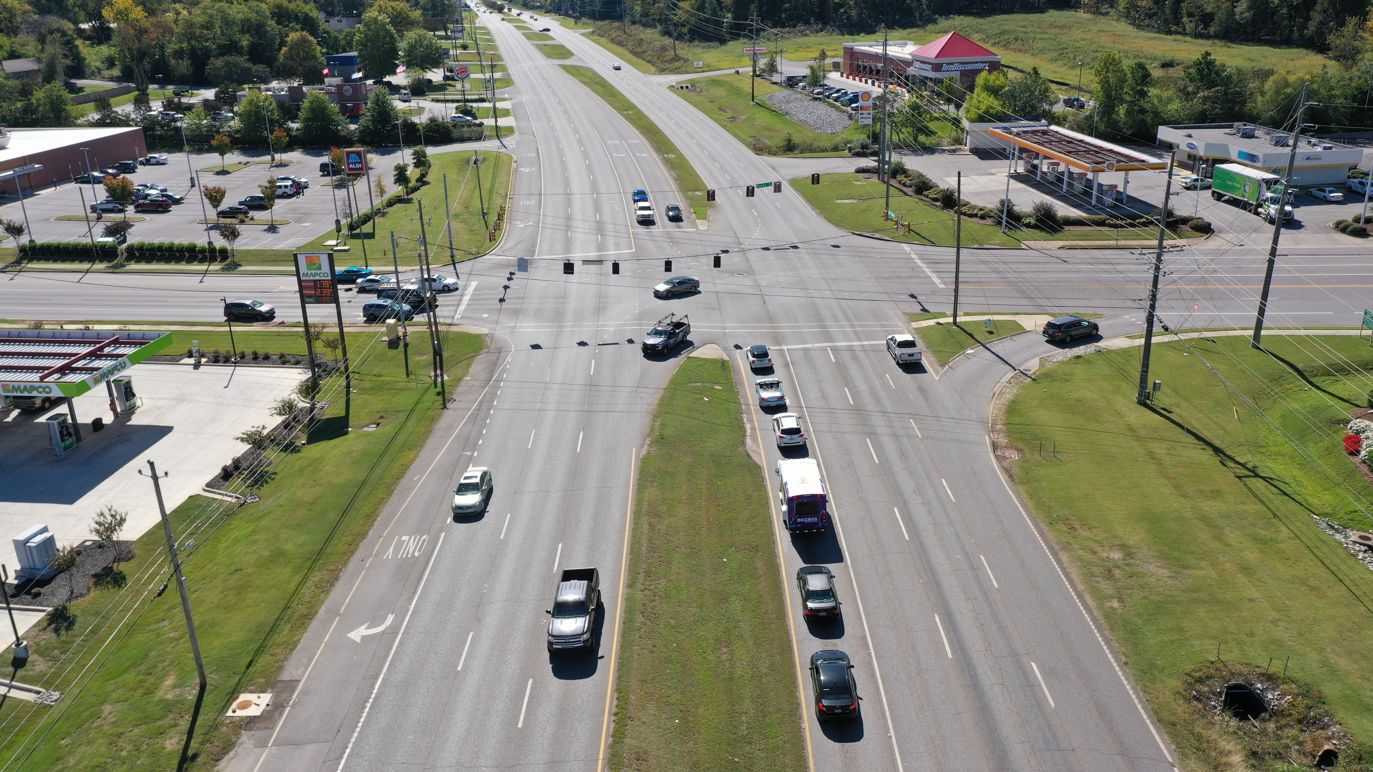 South Memorial Parkway (SR-53) at Hobbs Road - South View