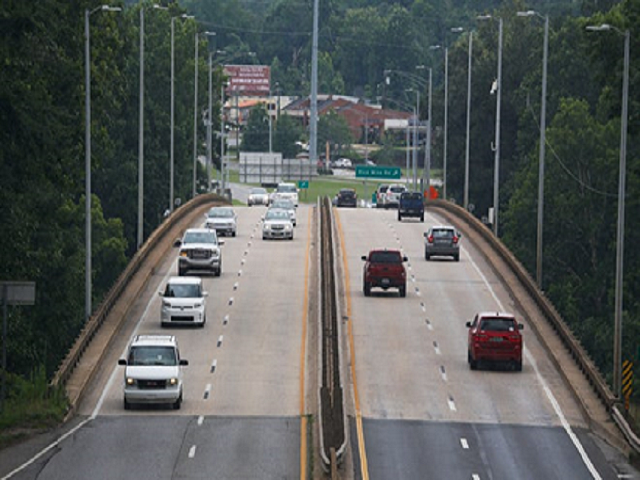 Image of the traffic lanes on the bridge